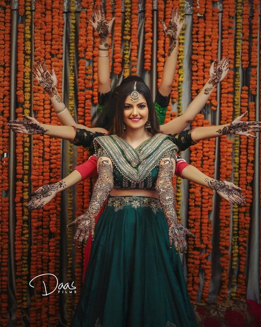 mehndi with bridesmaid