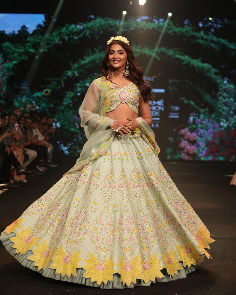 Pooja hegde in lakme fashion week