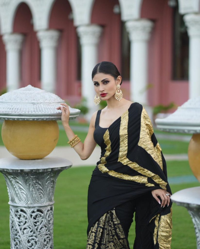 mouni roy in masaba