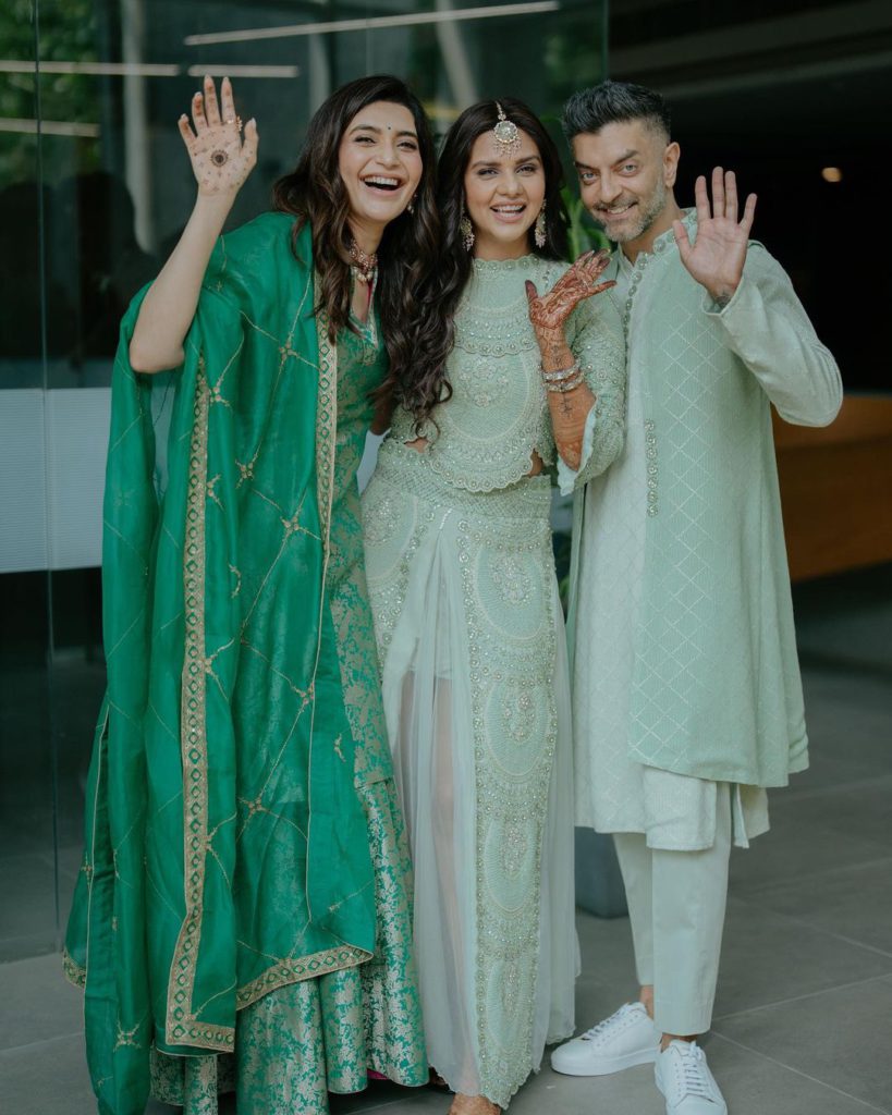 Dalljiet Kaur mehendi