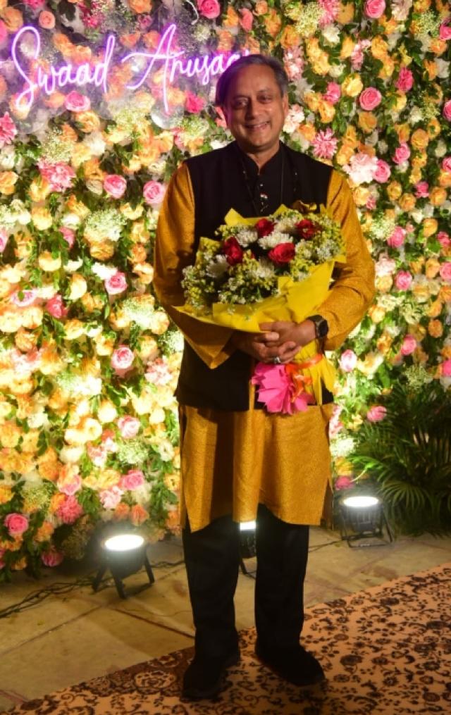 shashi tharoor at swara bhasker's reception