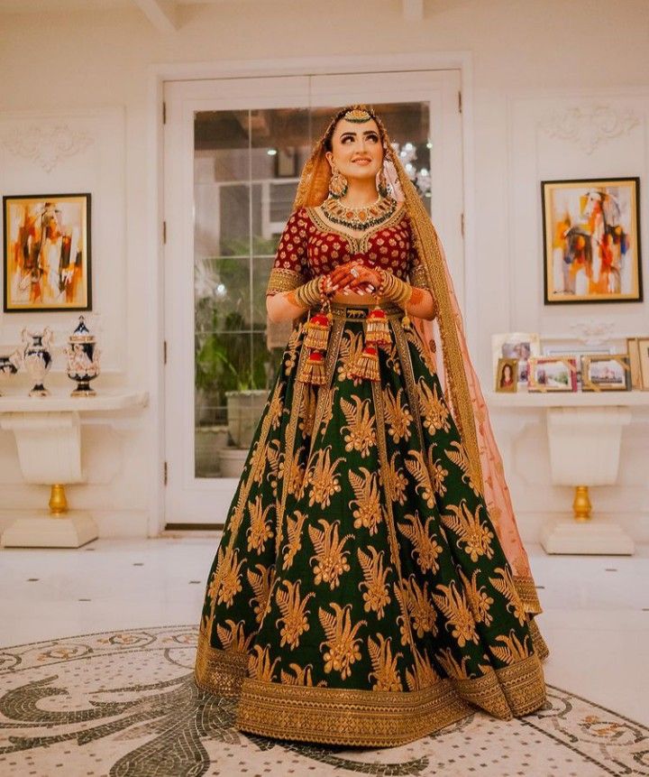 Pakistani bride in Sabyasachi lehenga